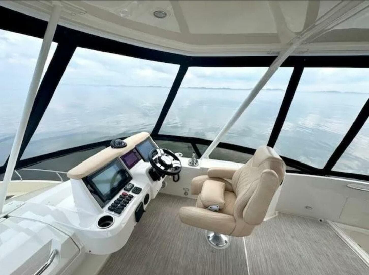 2019 Carver C52 Command Bridge — photo 35