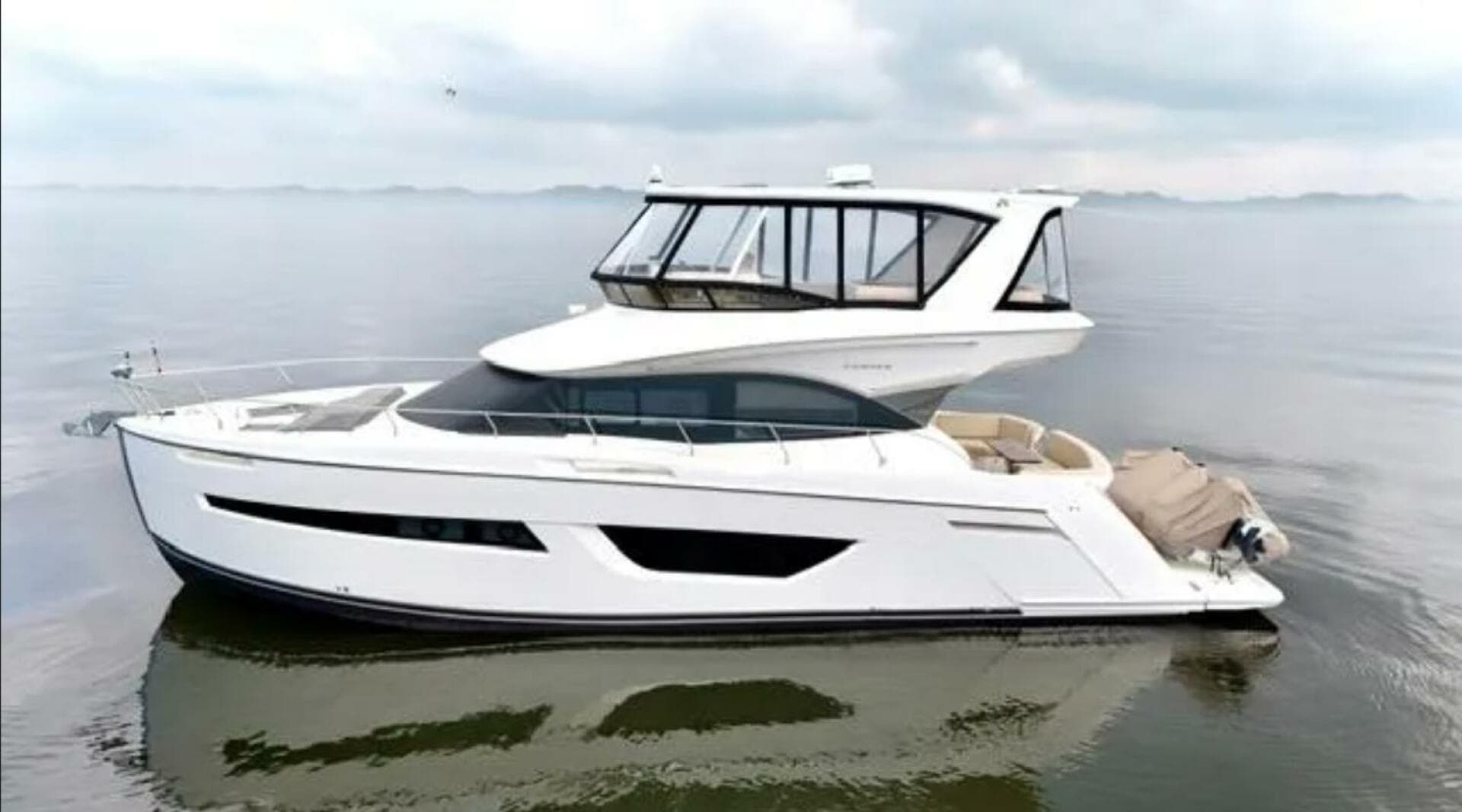 2019 Carver C52 Command Bridge — photo 5