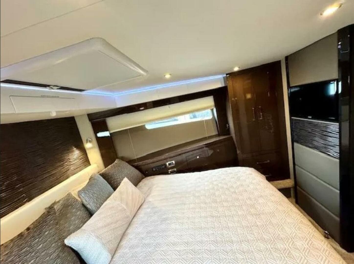 2019 Carver C52 Command Bridge — photo 46