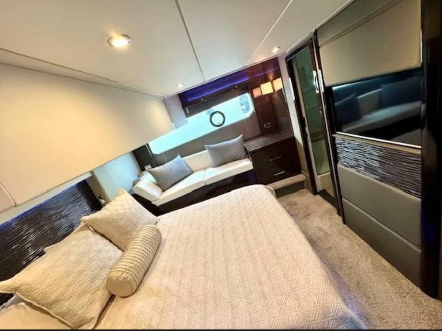 2019 Carver C52 Command Bridge — photo 52