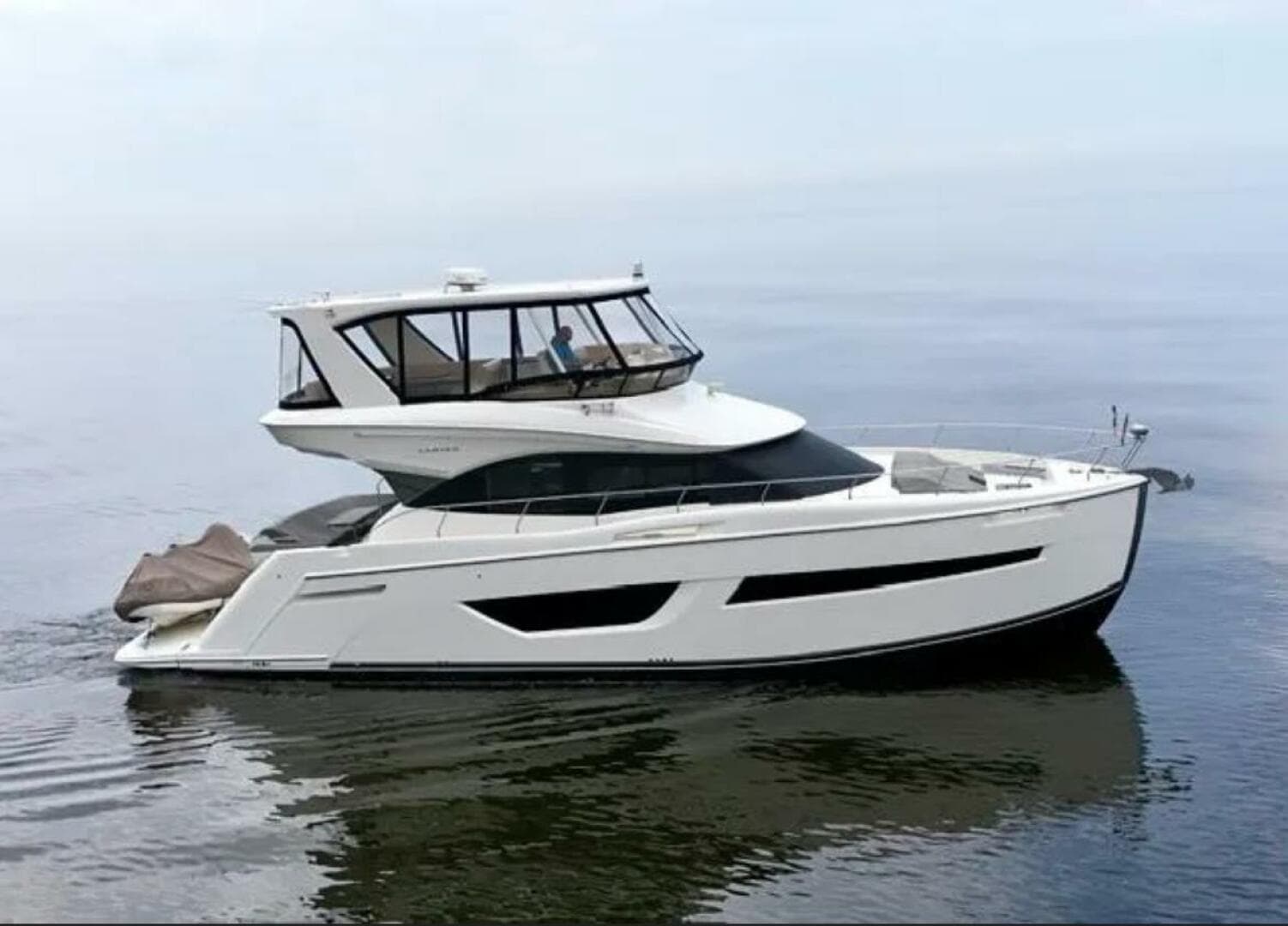 2019 Carver C52 Command Bridge — photo 1