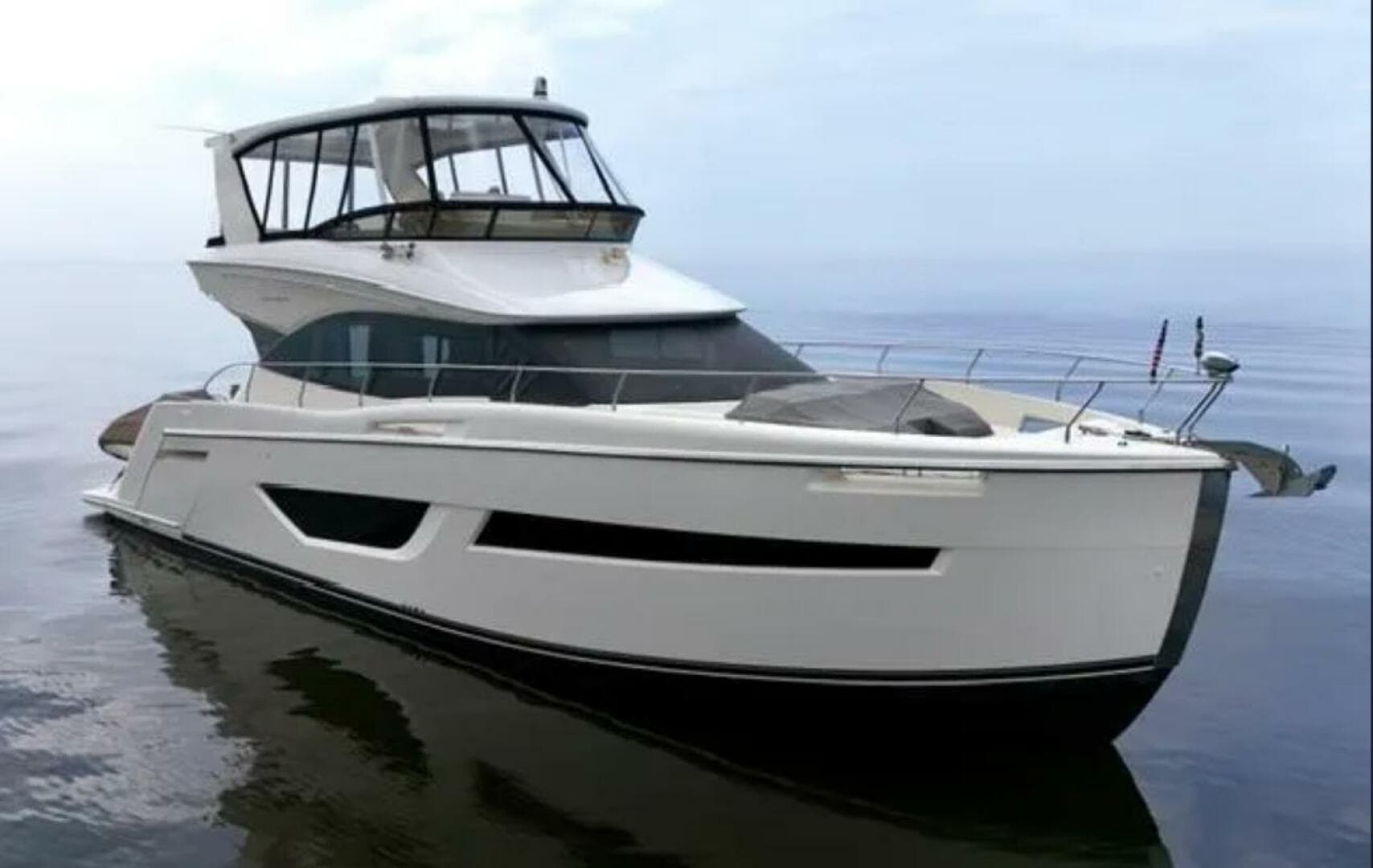 2019 Carver C52 Command Bridge — photo 4