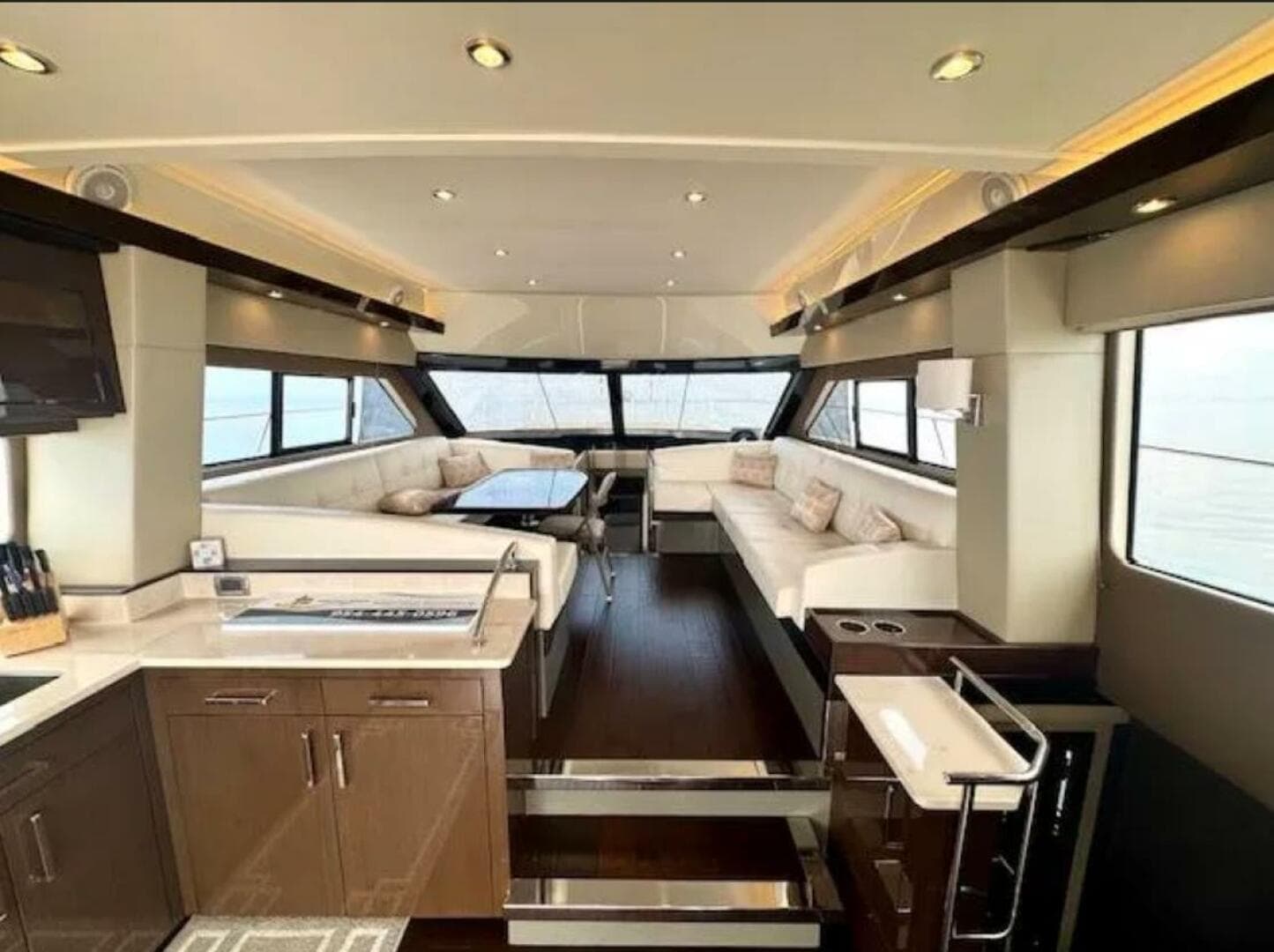 2019 Carver C52 Command Bridge — photo 2