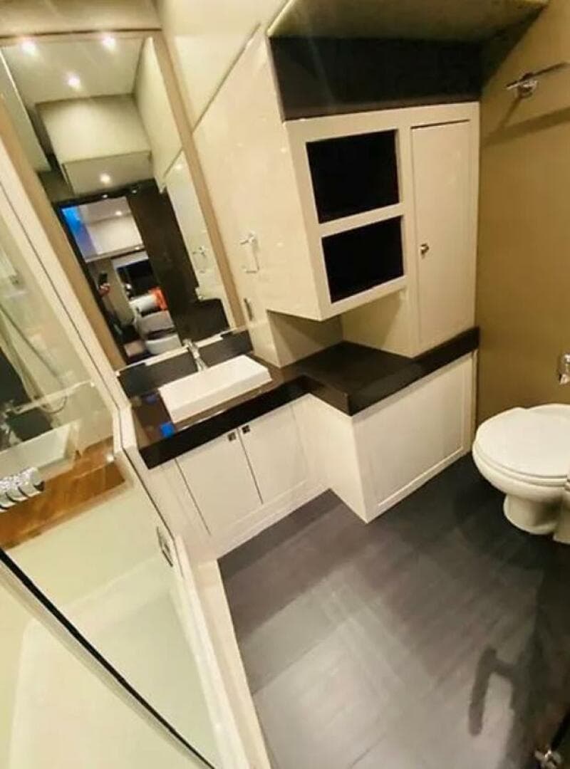 2019 Carver C52 Command Bridge — photo 19