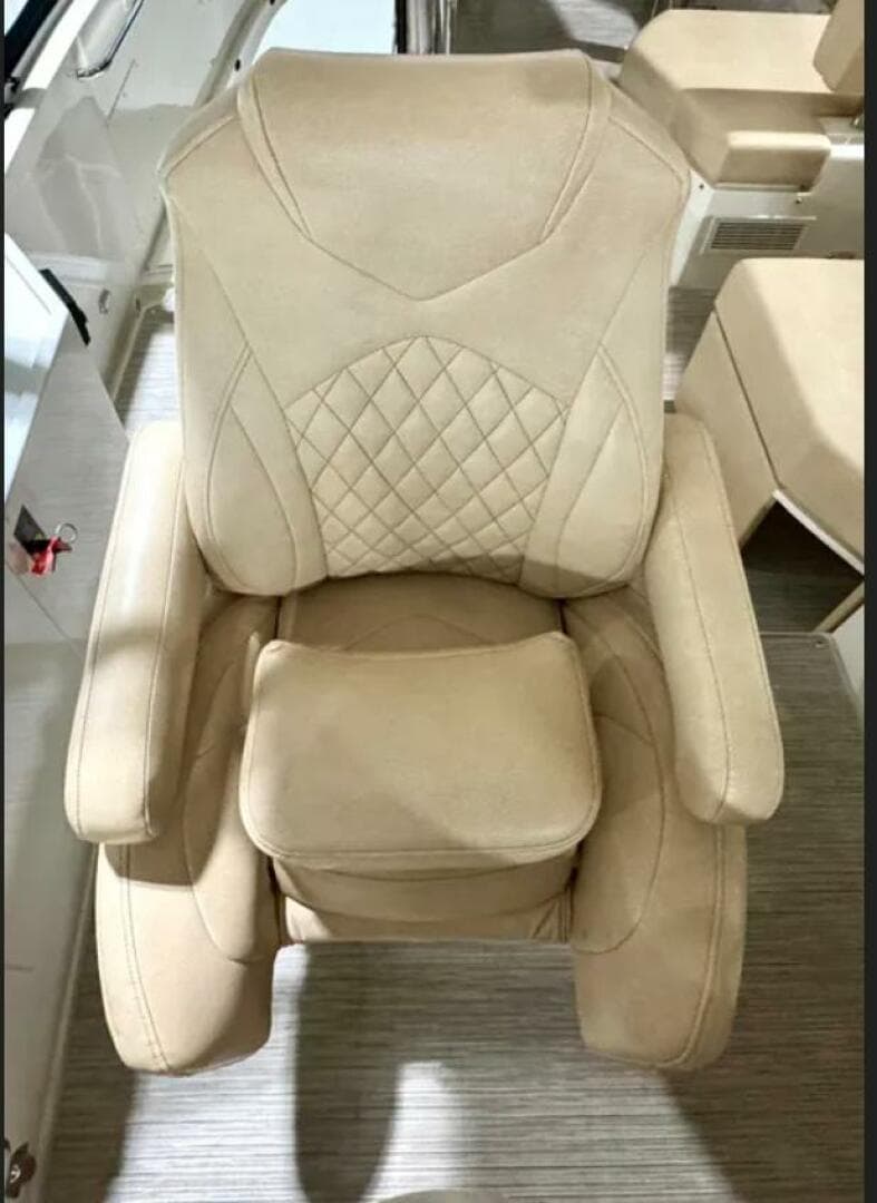 2019 Carver C52 Command Bridge — photo 14