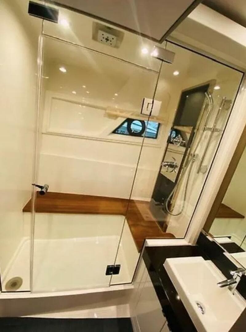 2019 Carver C52 Command Bridge — photo 21