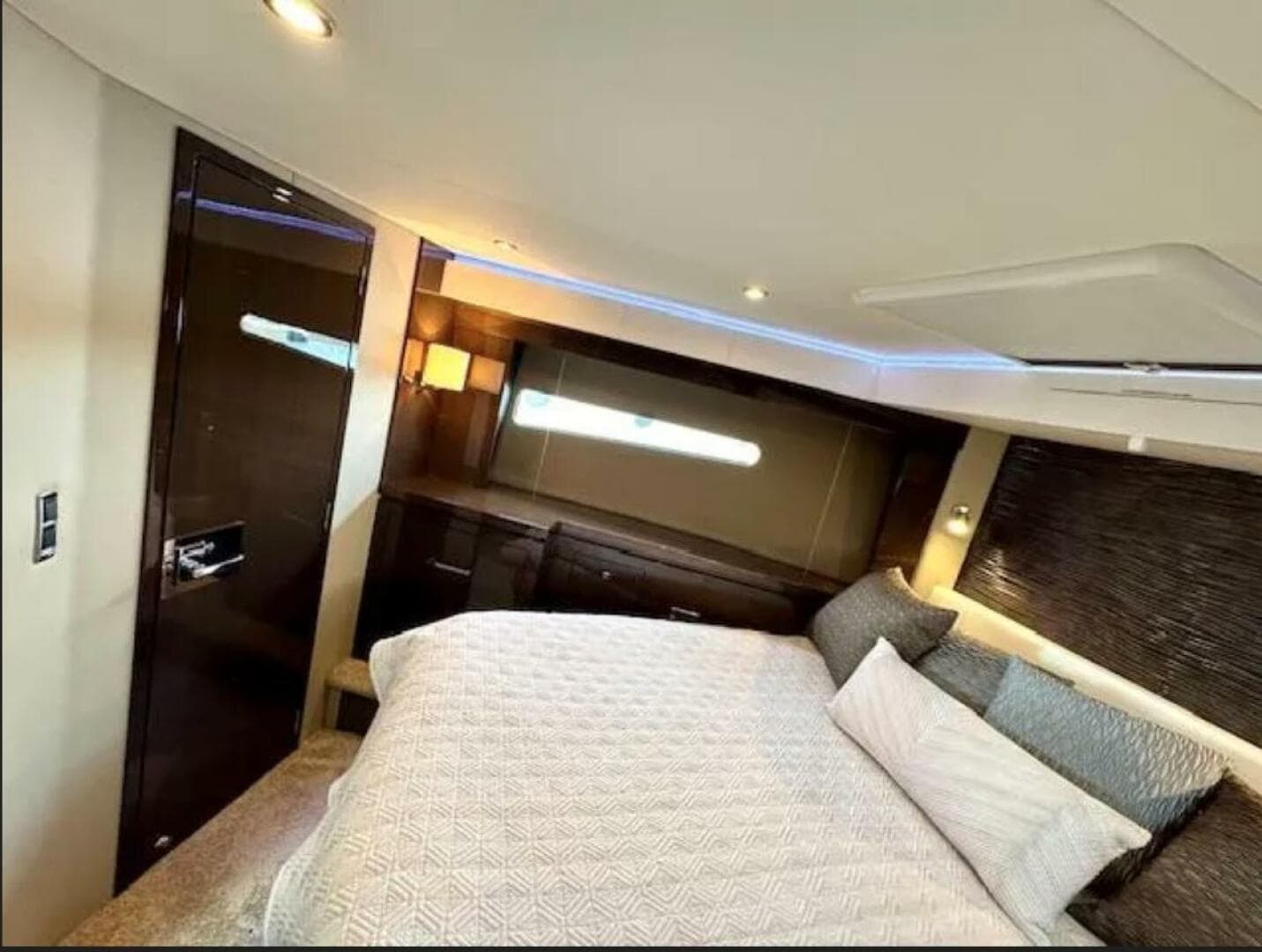 2019 Carver C52 Command Bridge — photo 45