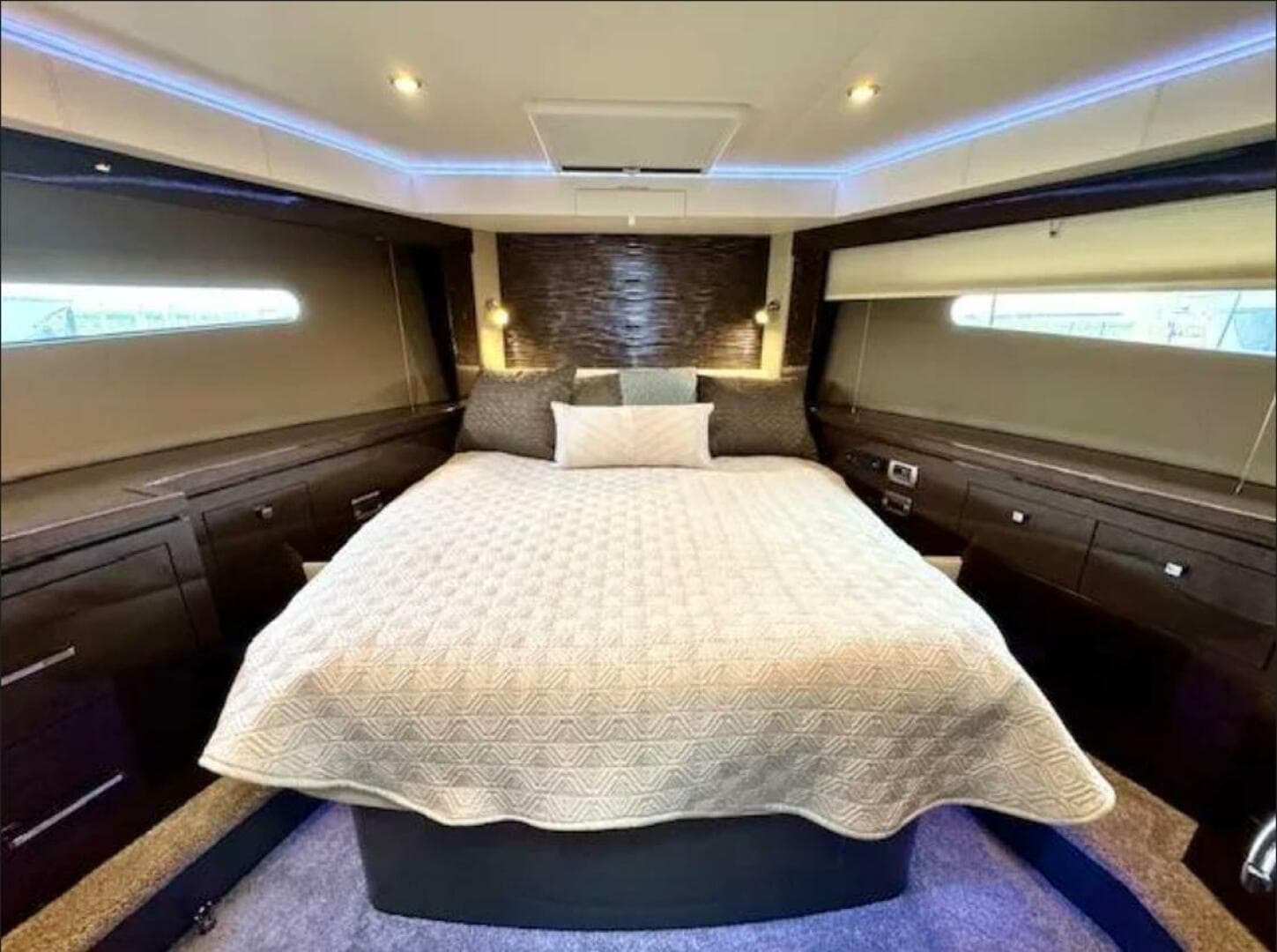 2019 Carver C52 Command Bridge — photo 44