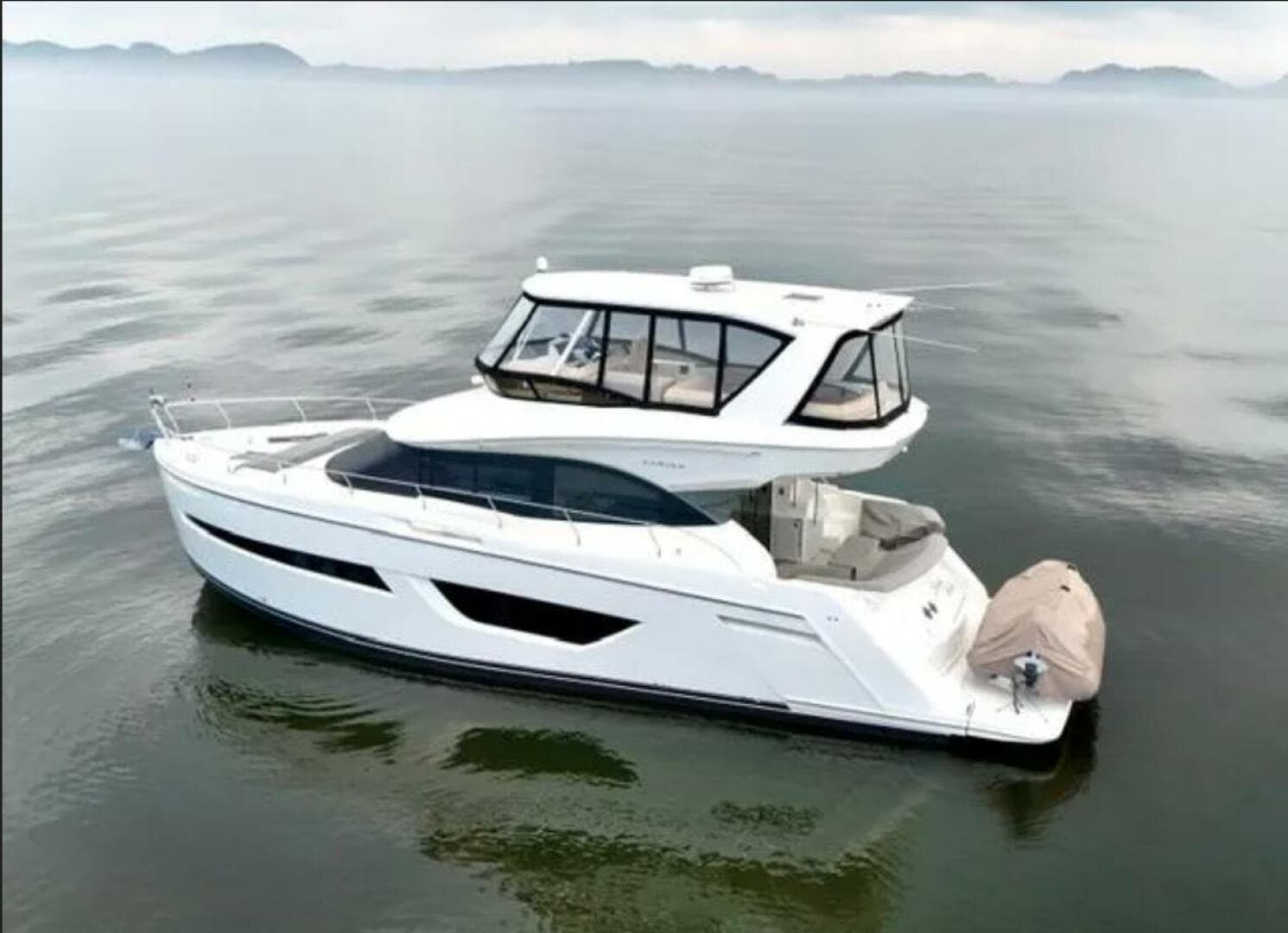 2019 Carver C52 Command Bridge — photo 12