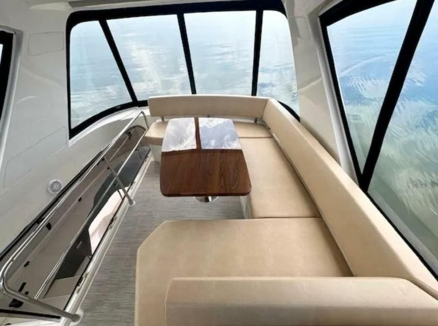 2019 Carver C52 Command Bridge — photo 32