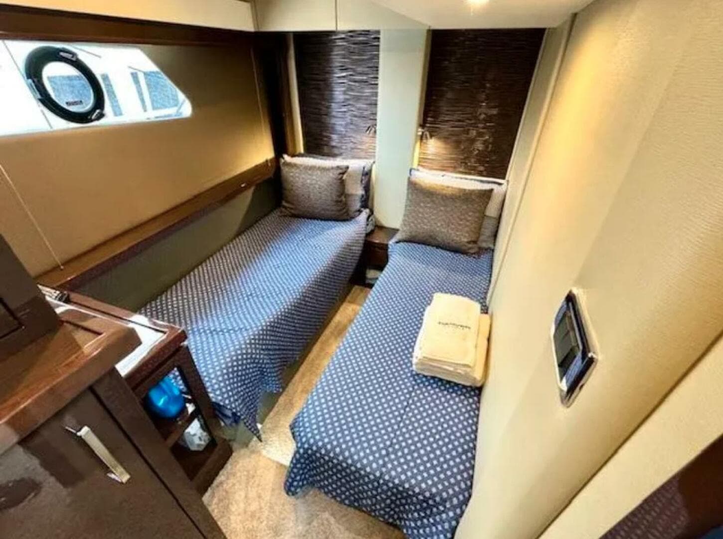 2019 Carver C52 Command Bridge — photo 48