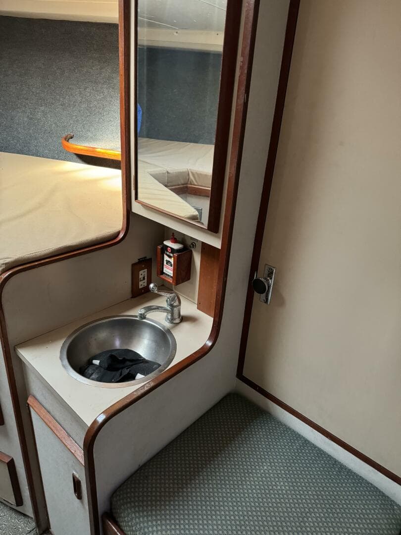 1983 Bertram 385 Convertible — photo 10