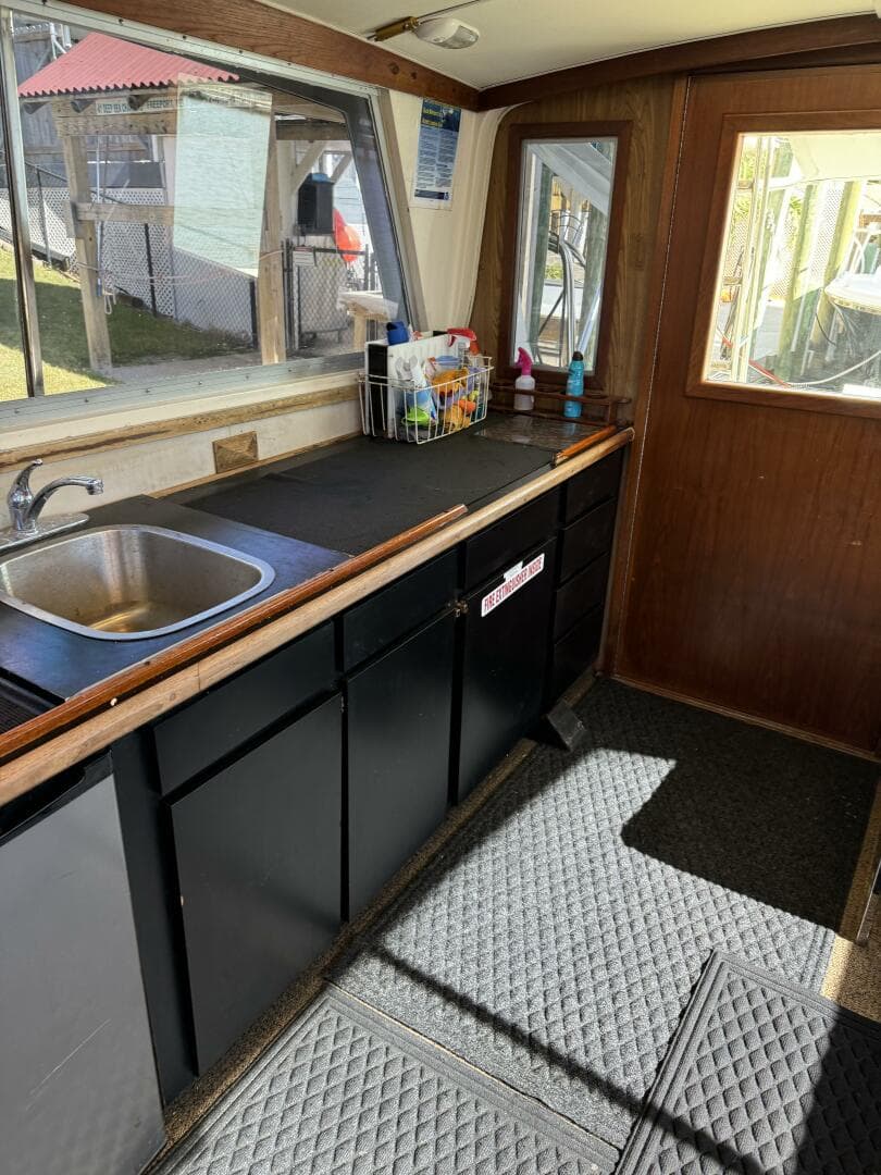 1983 Bertram 385 Convertible — photo 3