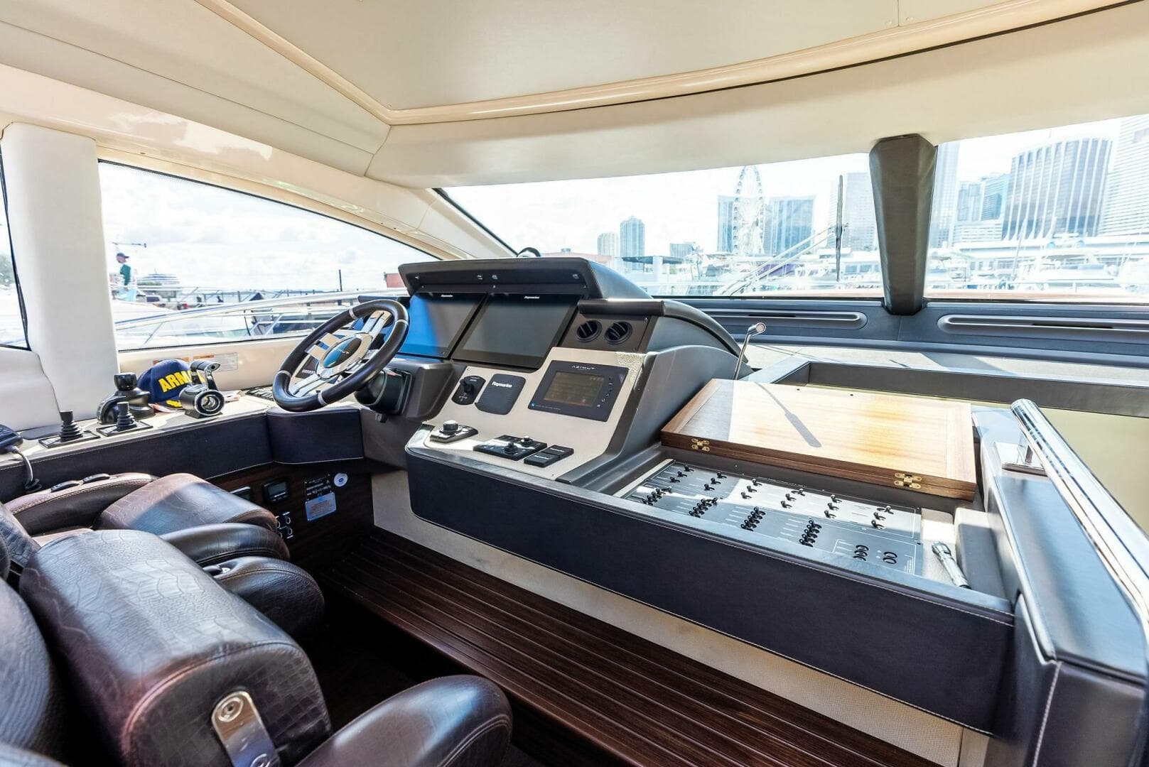 2014 Azimut 72S — photo 31