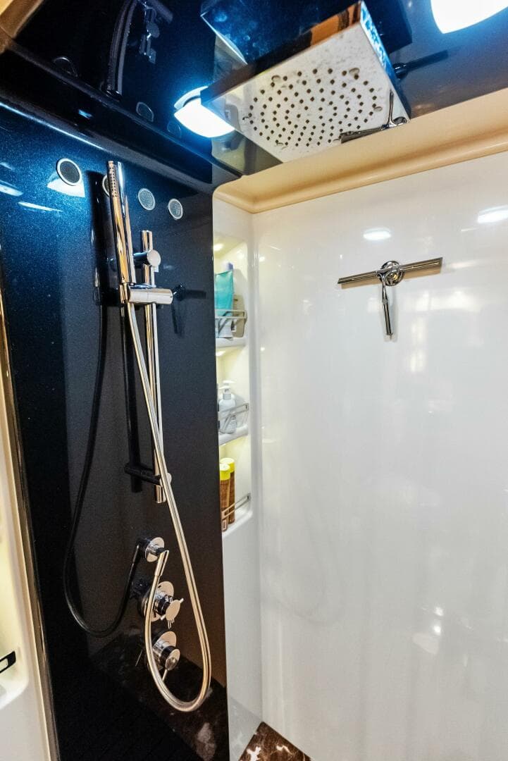 2014 Azimut 72S — photo 44