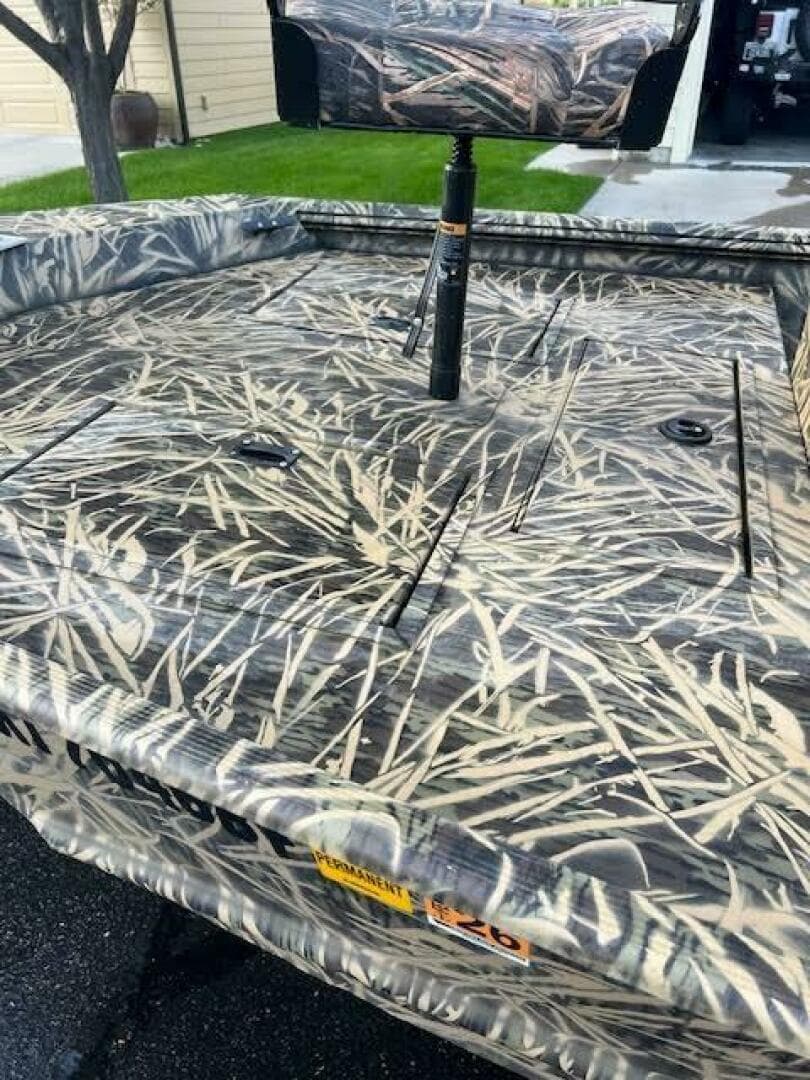 2023 Lowe Roughneck 1860 — photo 3