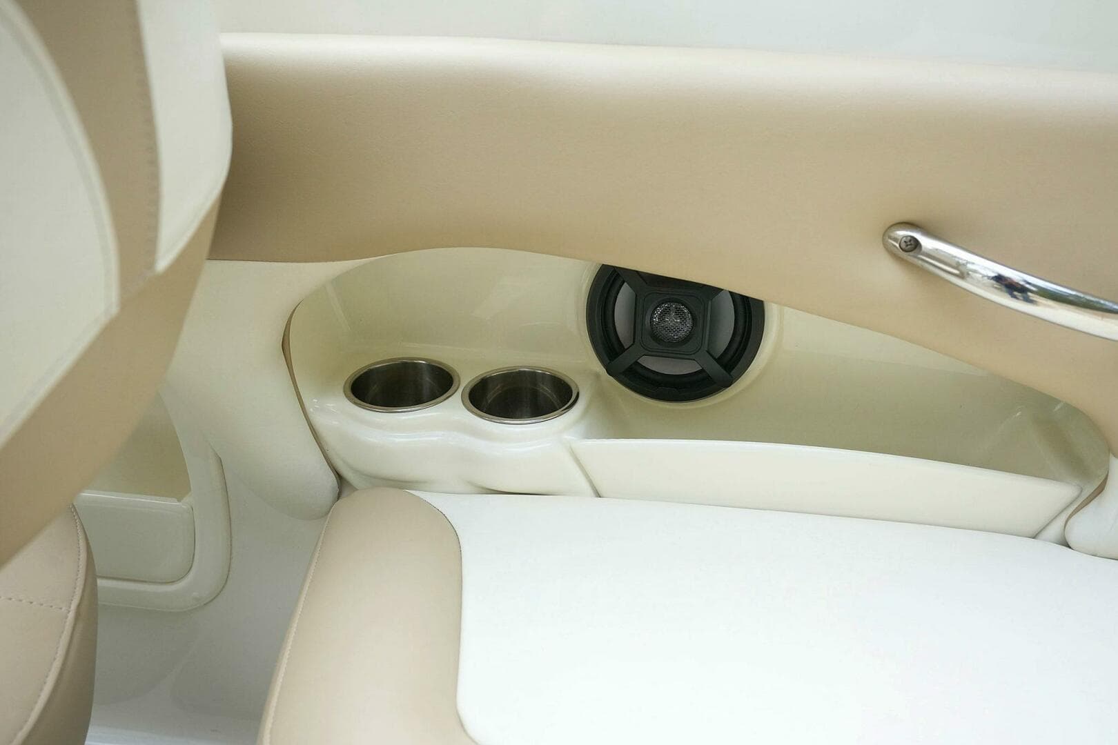 2016 Stingray 225 Cr — photo 46