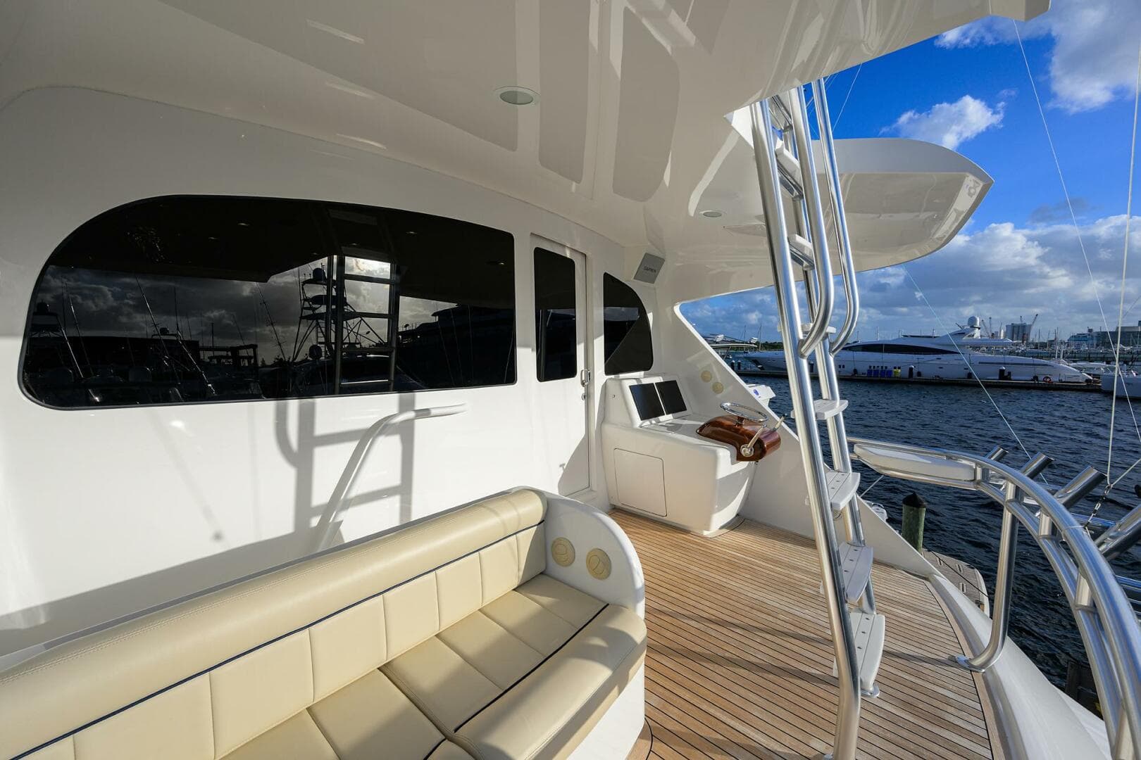 2020 Viking 92 Enclosed Bridge — photo 42