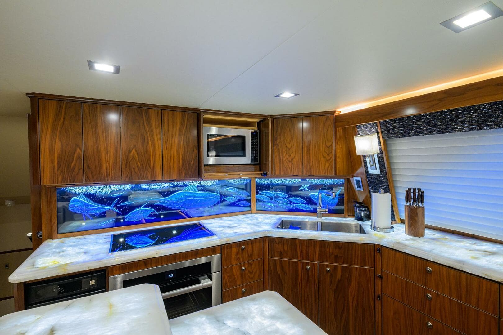 2020 Viking 92 Enclosed Bridge — photo 7
