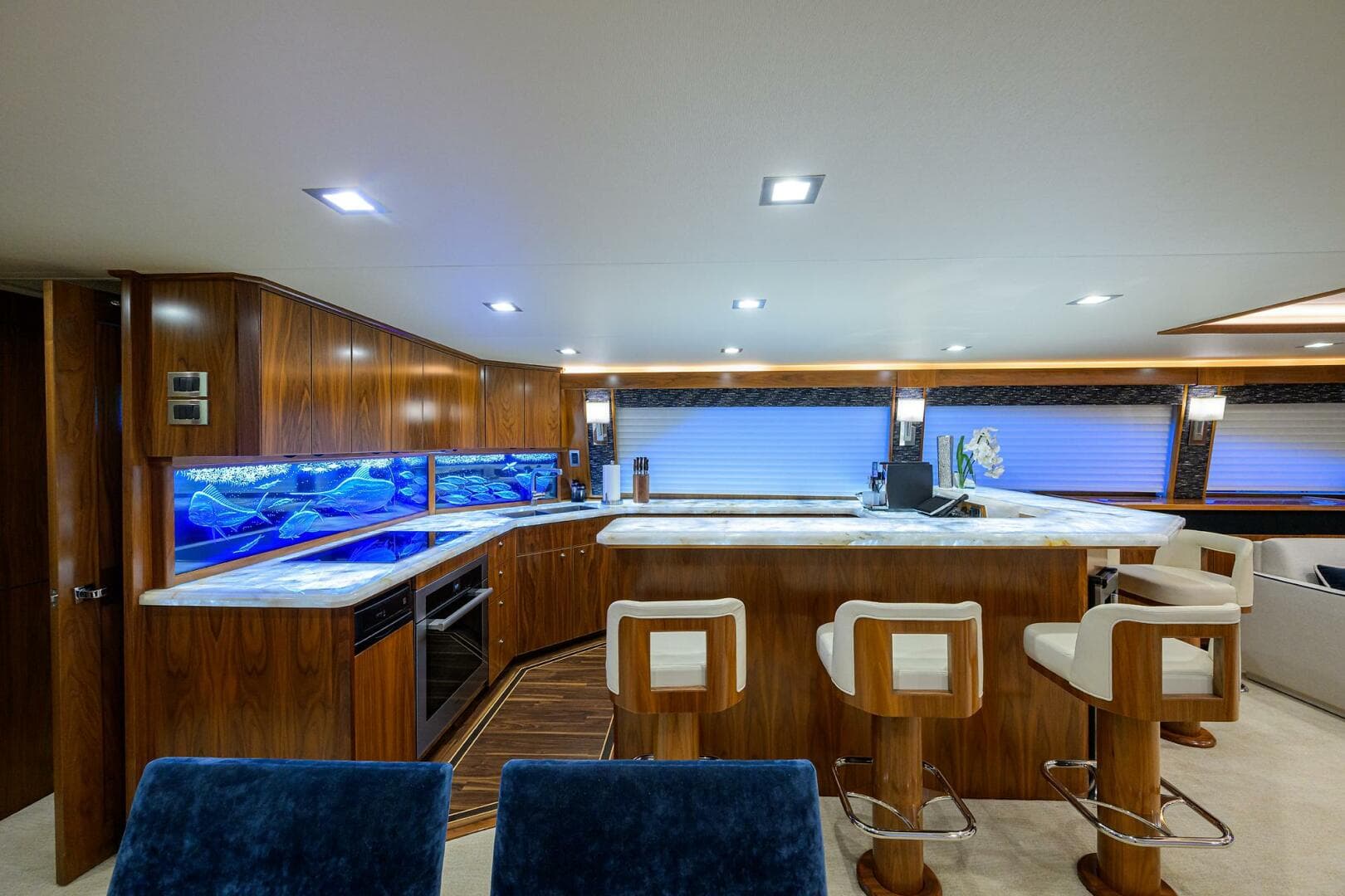 2020 Viking 92 Enclosed Bridge — photo 6