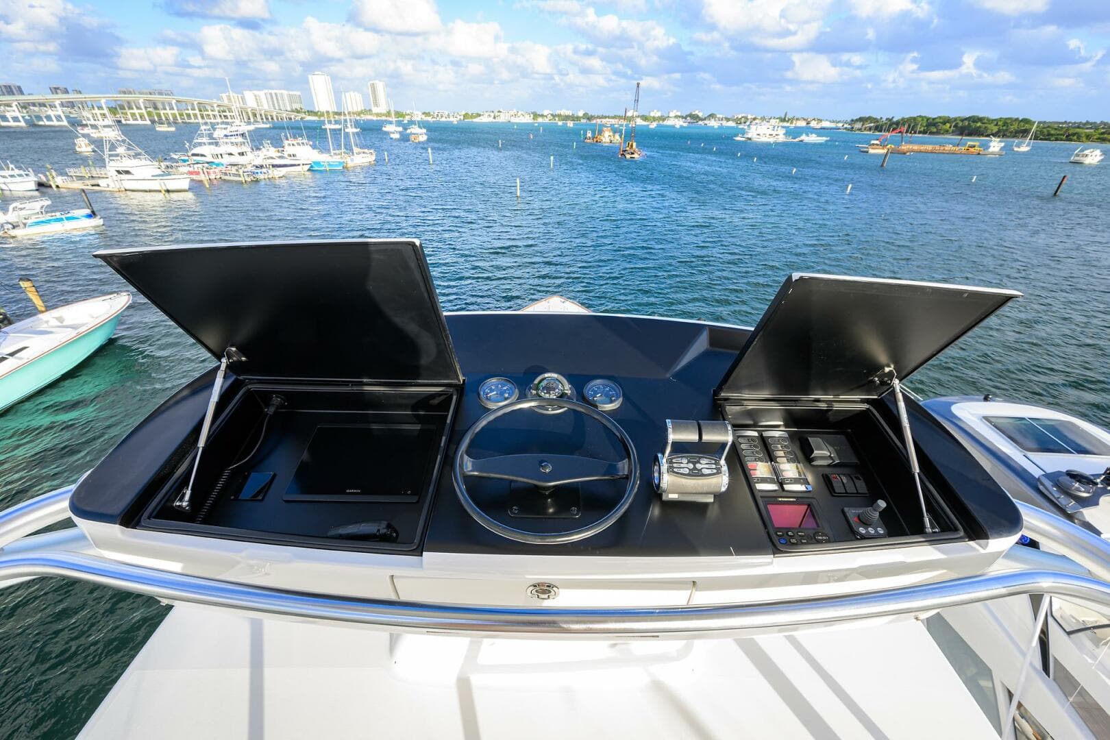 2020 Viking 92 Enclosed Bridge — photo 33