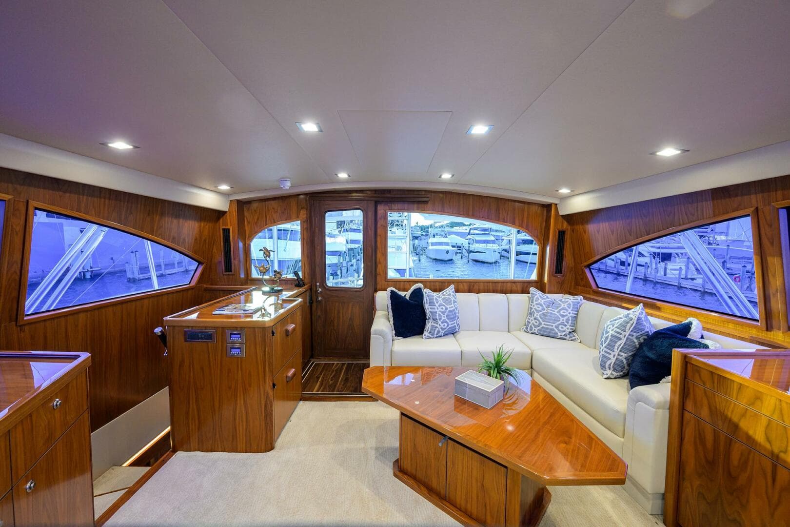 2020 Viking 92 Enclosed Bridge — photo 39