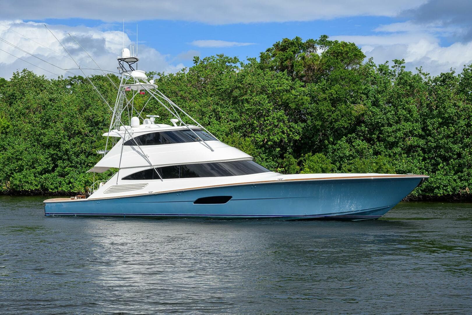 2020 Viking 92 Enclosed Bridge — photo 1