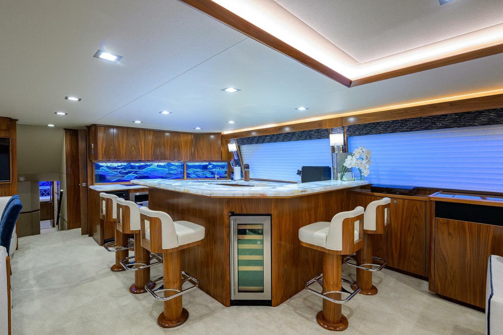 2020 Viking 92 Enclosed Bridge — photo 5