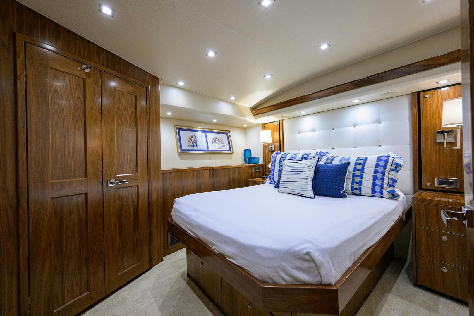 2020 Viking 92 Enclosed Bridge — photo 27