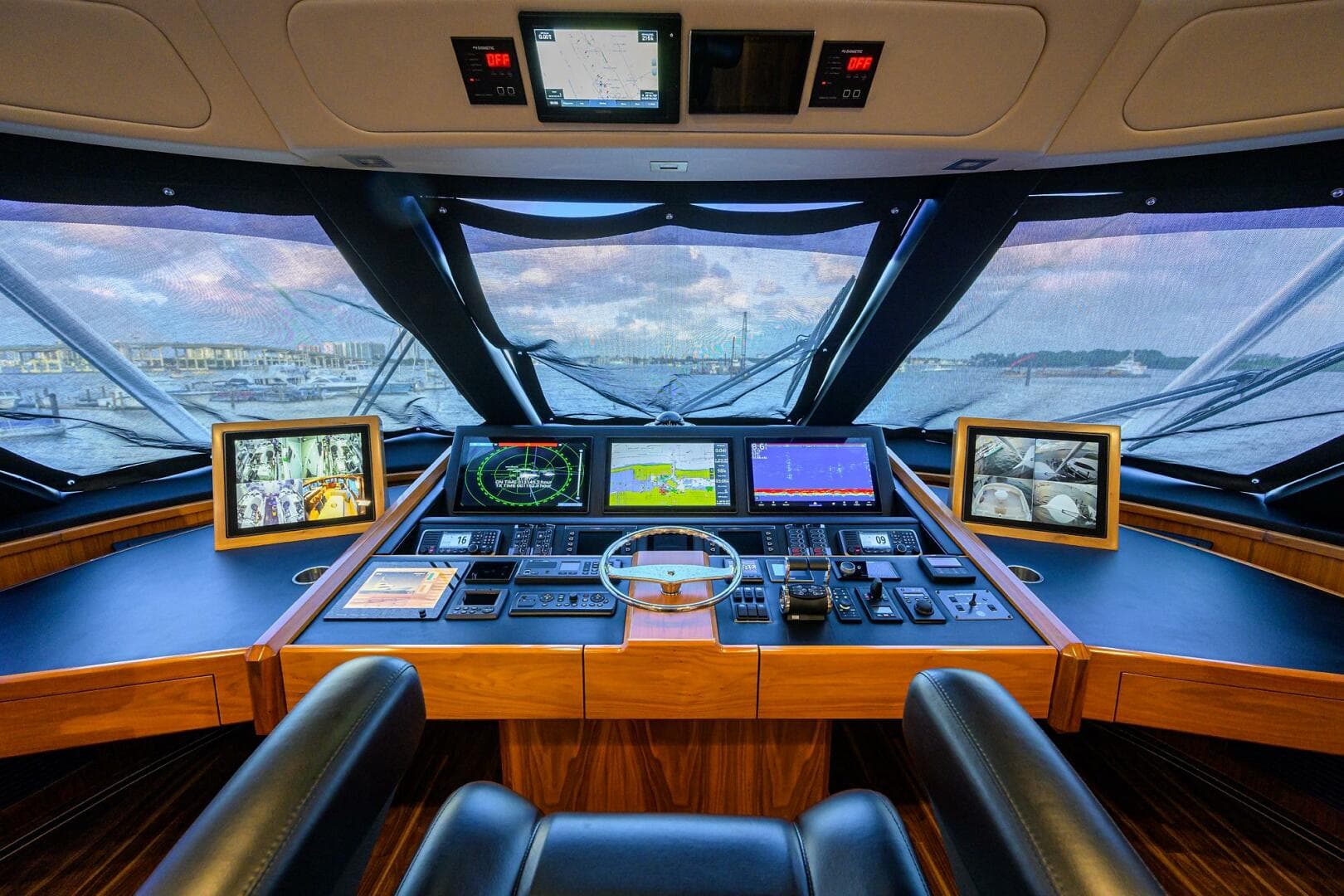 2020 Viking 92 Enclosed Bridge — photo 41