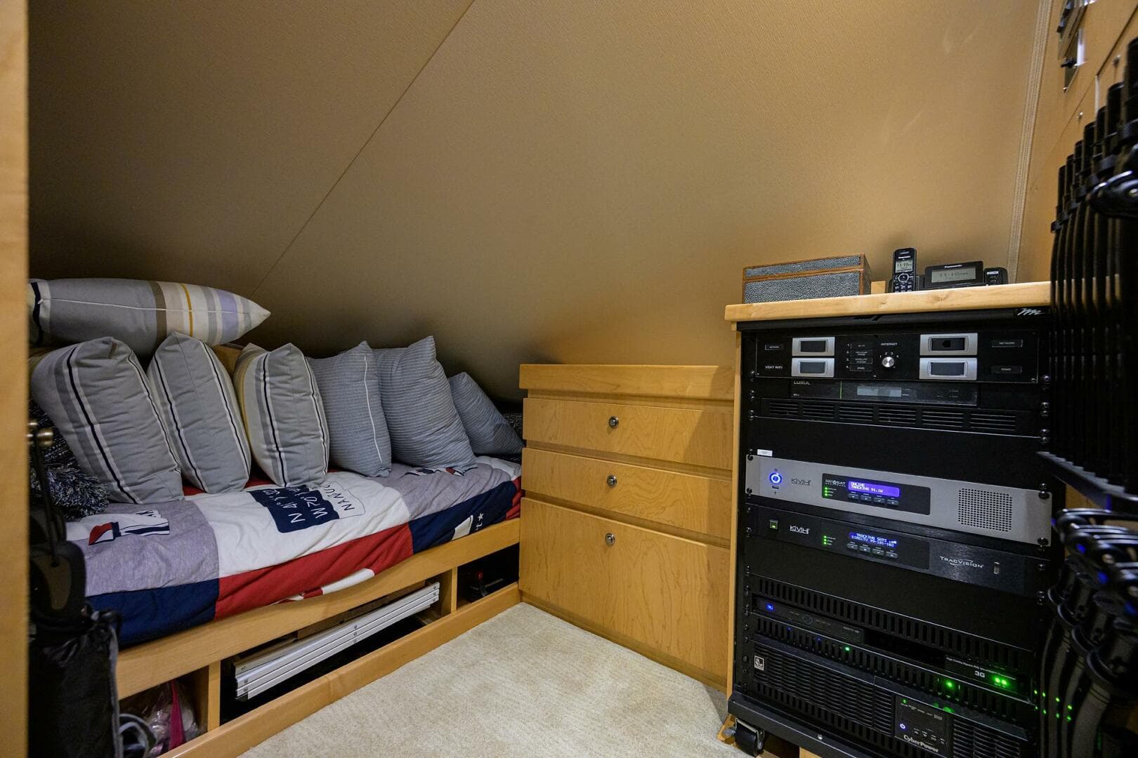 2020 Viking 92 Enclosed Bridge — photo 8