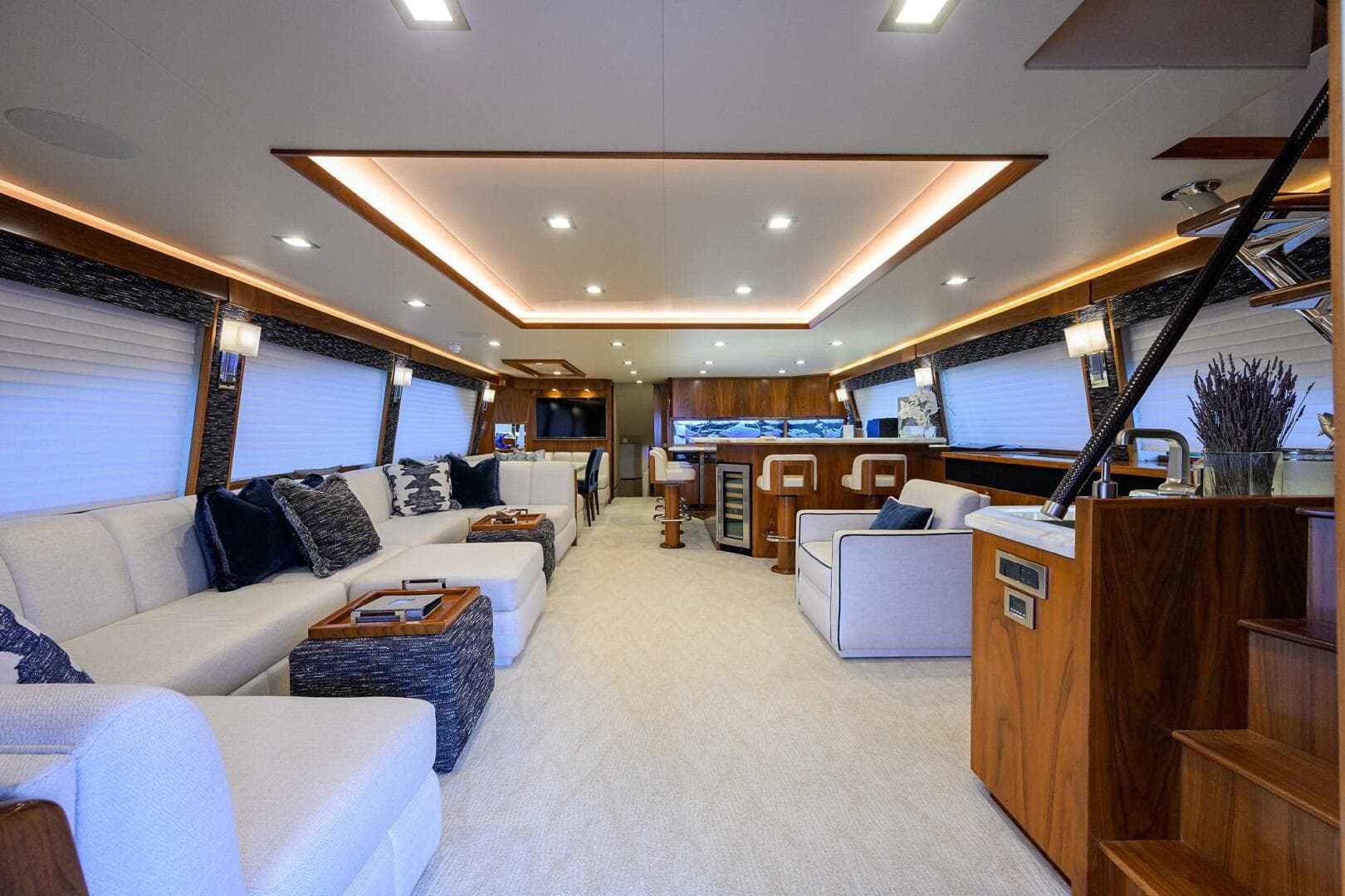 2020 Viking 92 Enclosed Bridge — photo 2