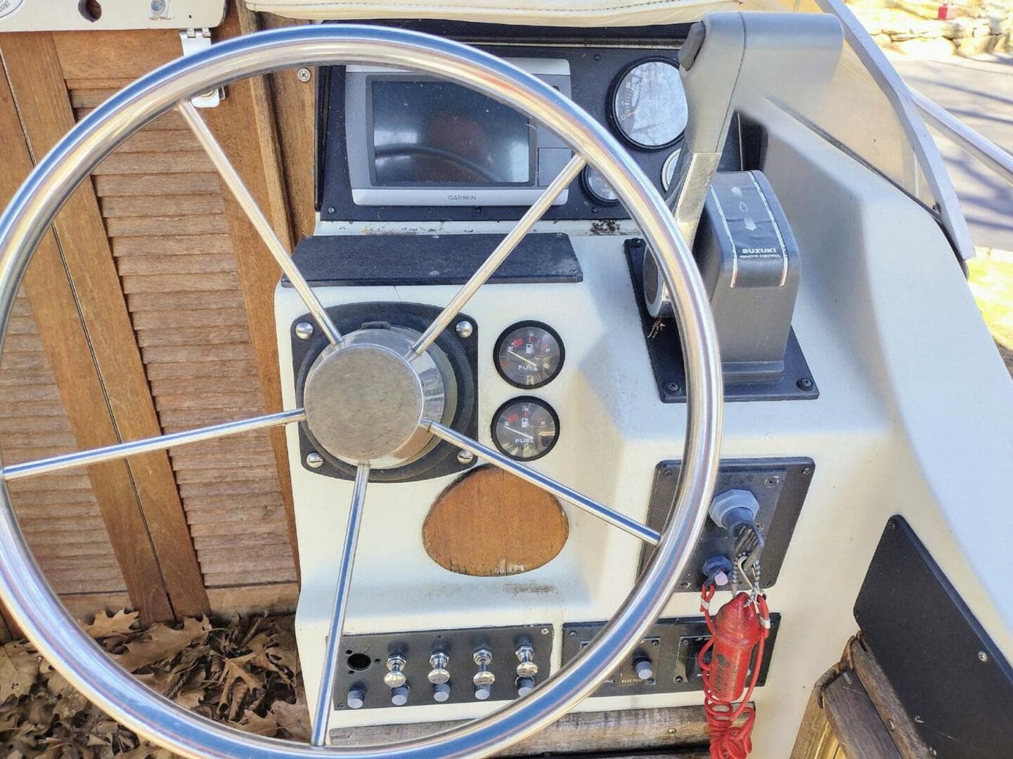 1983 Boston Whaler Revenge — photo 17