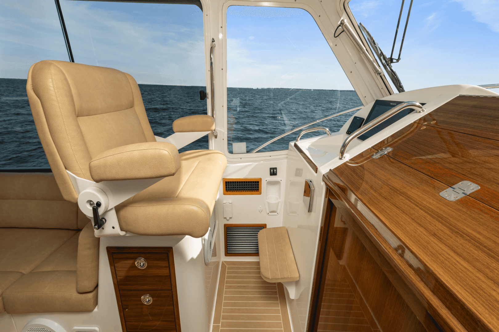 2022 Mjm 53 Z — photo 73