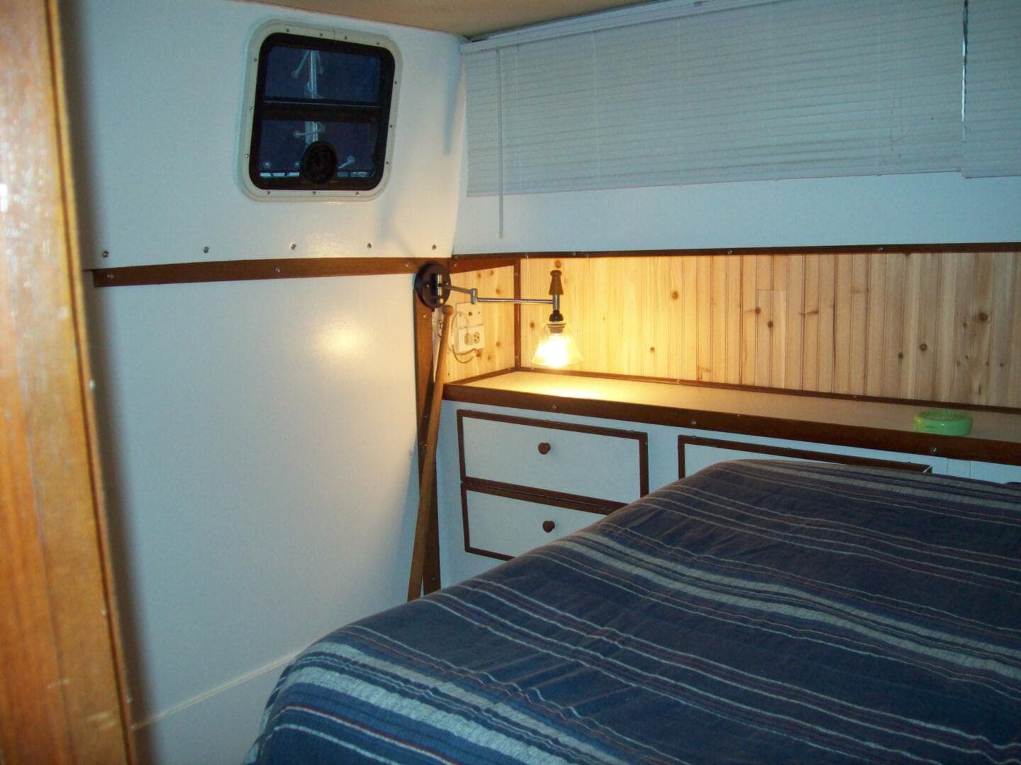 1979 Chris-Craft Catalina 350 — photo 10