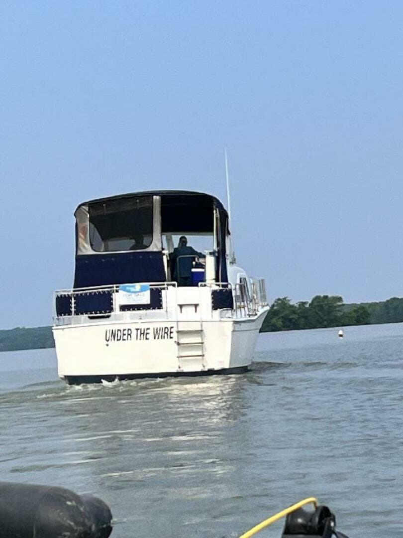 1979 Chris-Craft Catalina 350 — photo 2