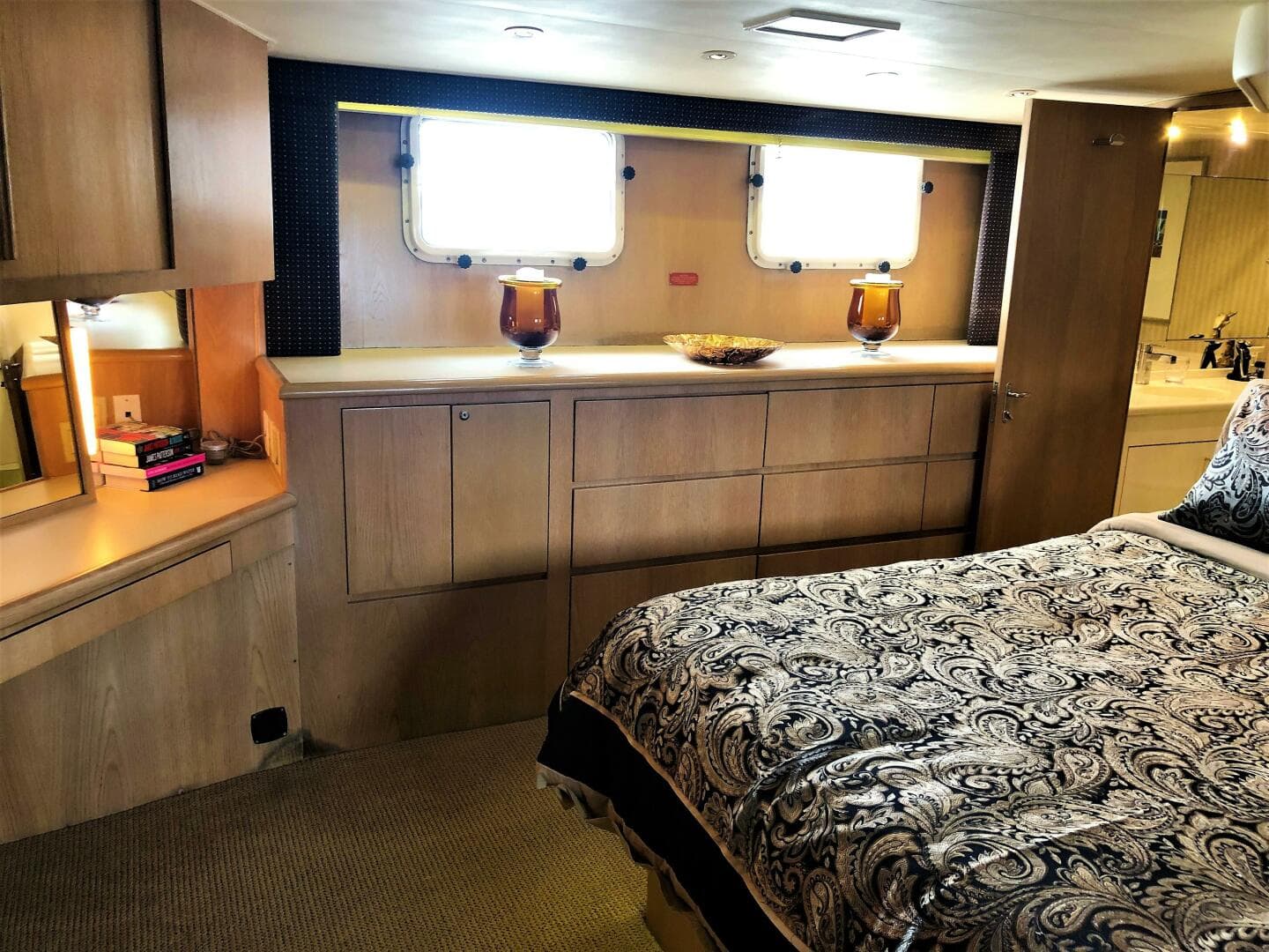 1996 Hatteras — photo 13