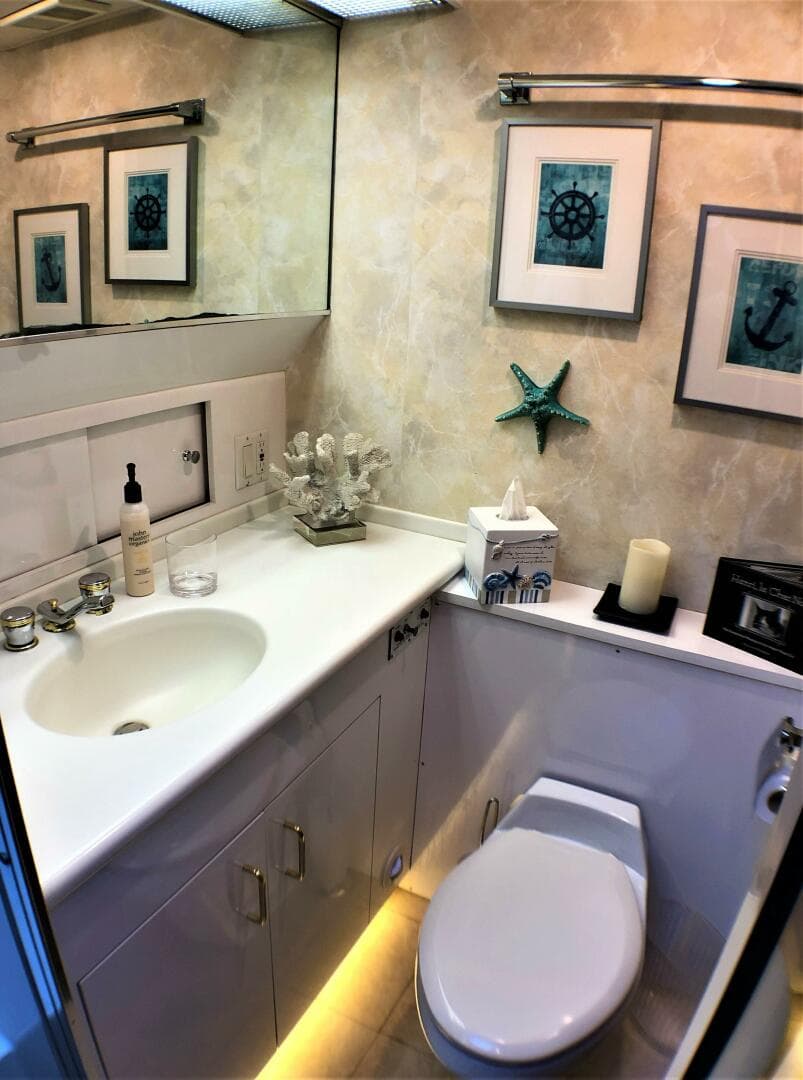 1996 Hatteras — photo 17