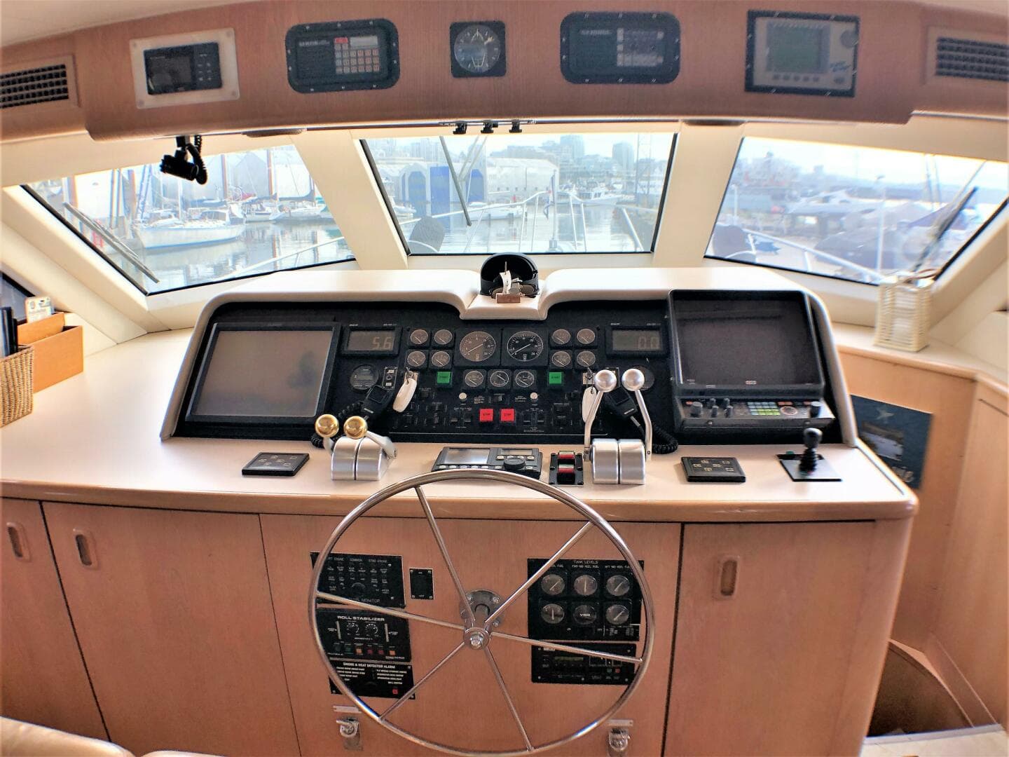 1996 Hatteras — photo 10