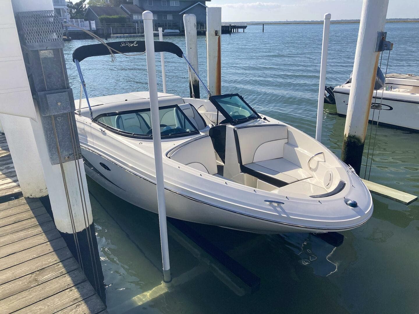 2012 Sea Ray 190 Sport — photo 1