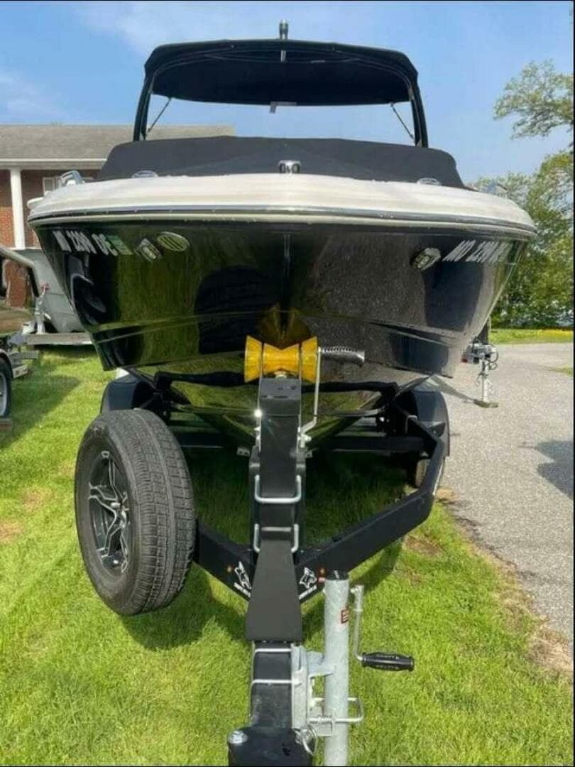 2022 Chaparral 23 Surf — photo 5