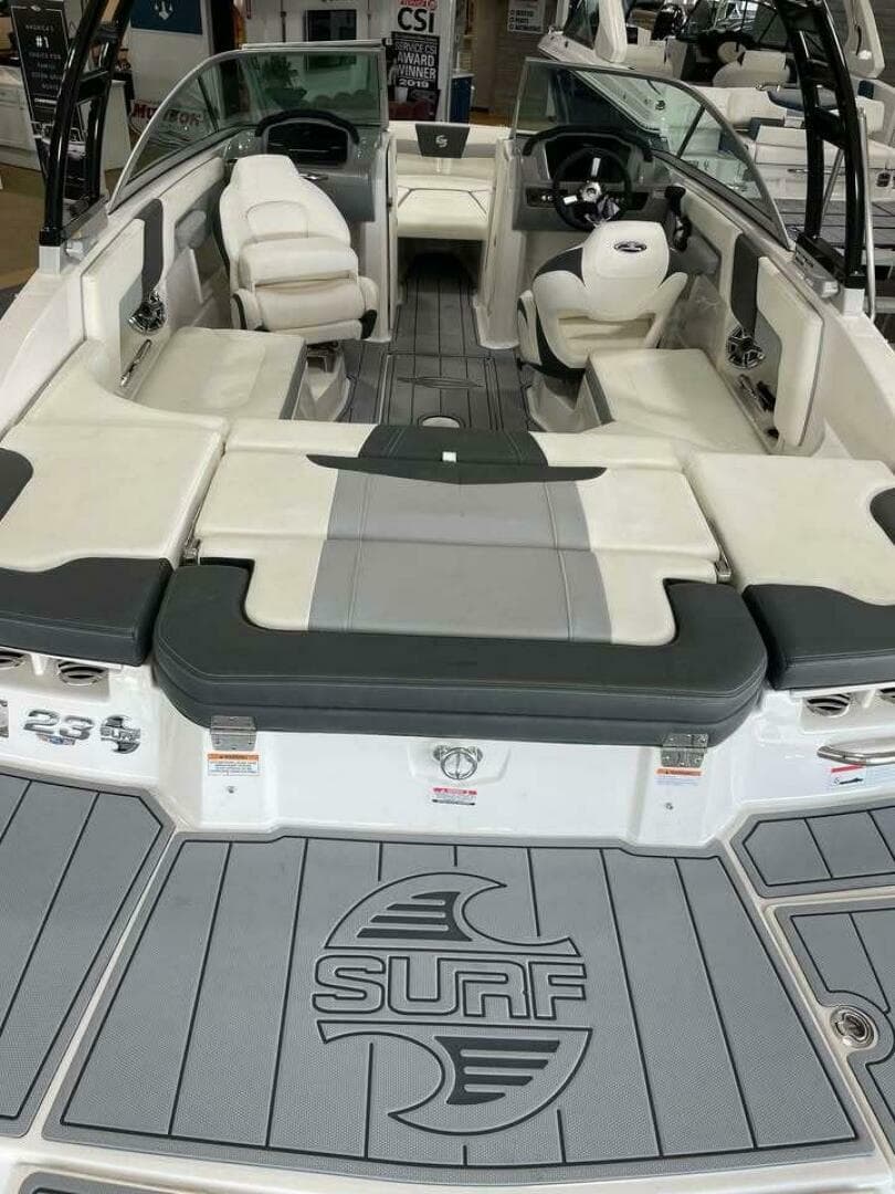 2022 Chaparral 23 Surf — photo 3