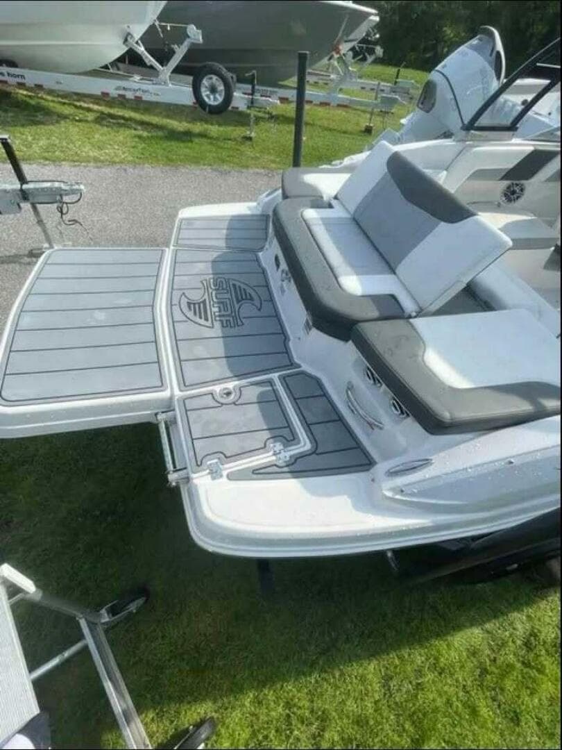 2022 Chaparral 23 Surf — photo 11