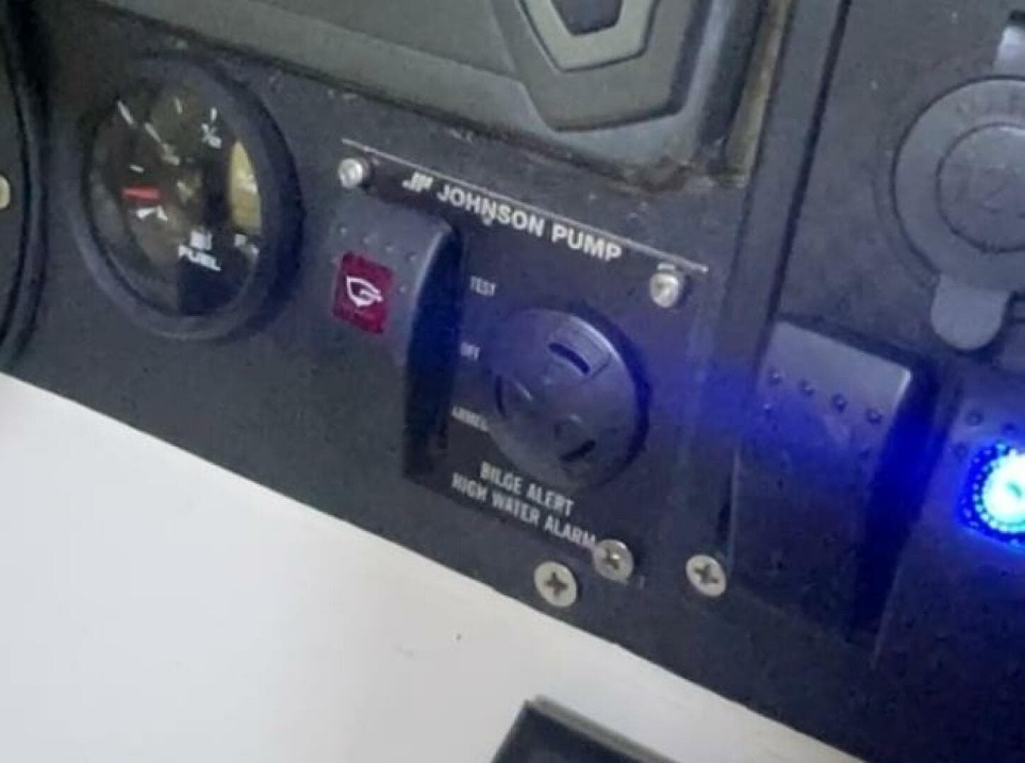 1990 Wellcraft Scarab 30 Cuddy — photo 21