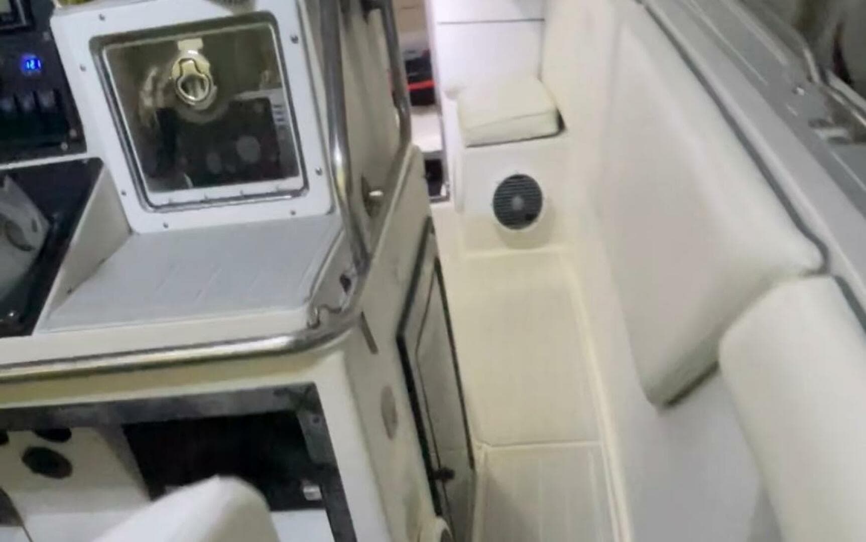 1990 Wellcraft Scarab 30 Cuddy — photo 38