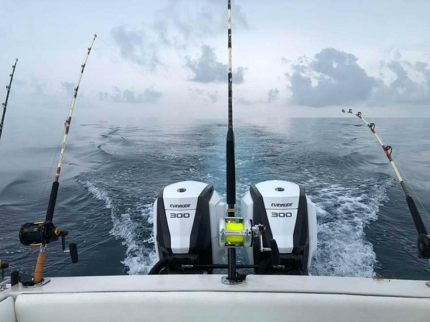 1990 Wellcraft Scarab 30 Cuddy — photo 7