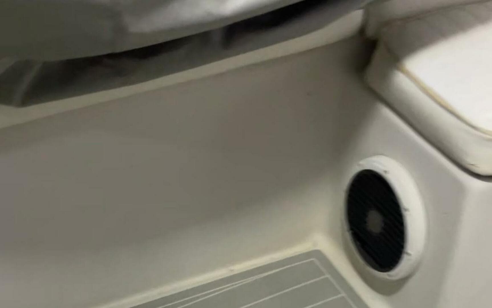 1990 Wellcraft Scarab 30 Cuddy — photo 40