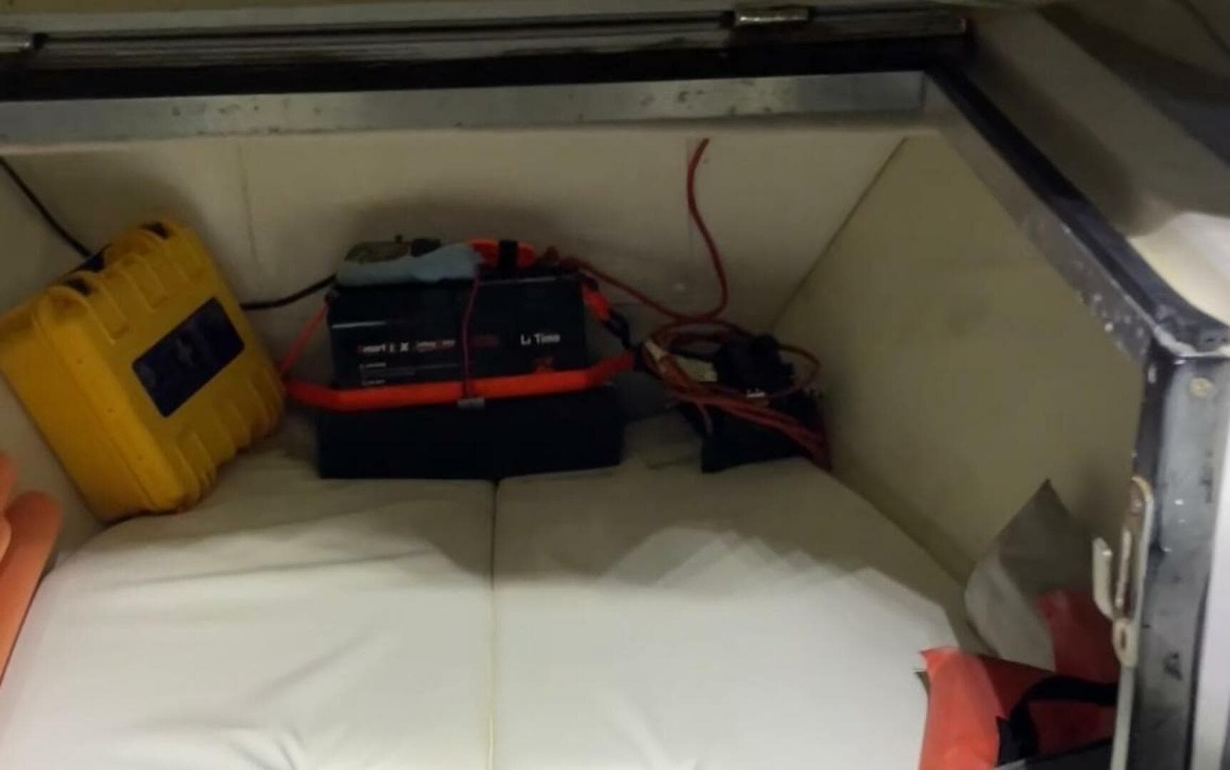 1990 Wellcraft Scarab 30 Cuddy — photo 44