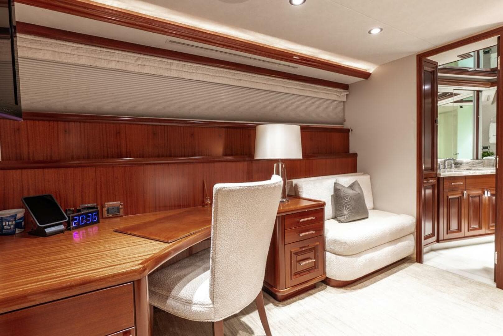 2012 Westport 112 — photo 44