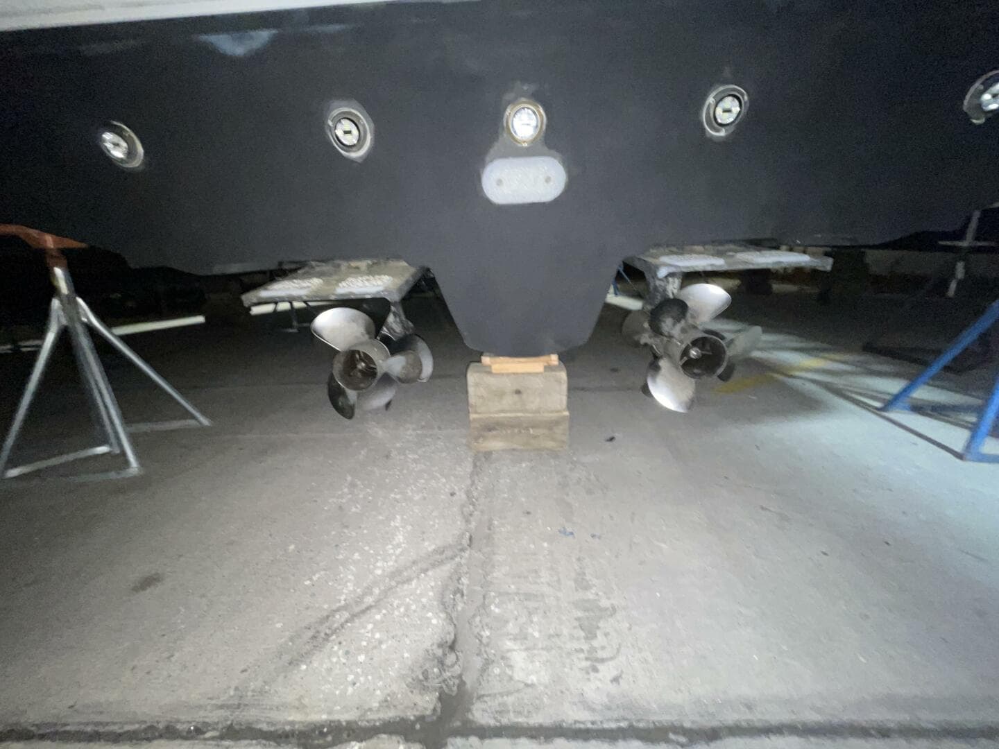 2010 Sea Ray 450 Sundancer — photo 12